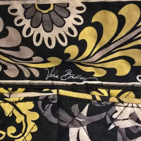 Vera Bradley Large Dome Zipper Shoulder. EUC - Picture 2 of 16